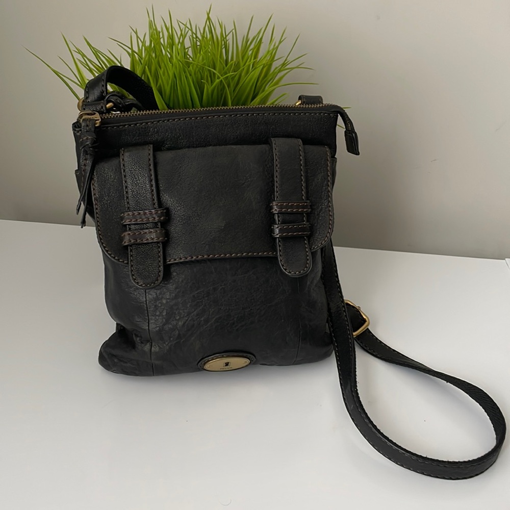 FOSSIL Maddox Black Leather Crossbody Swingpack